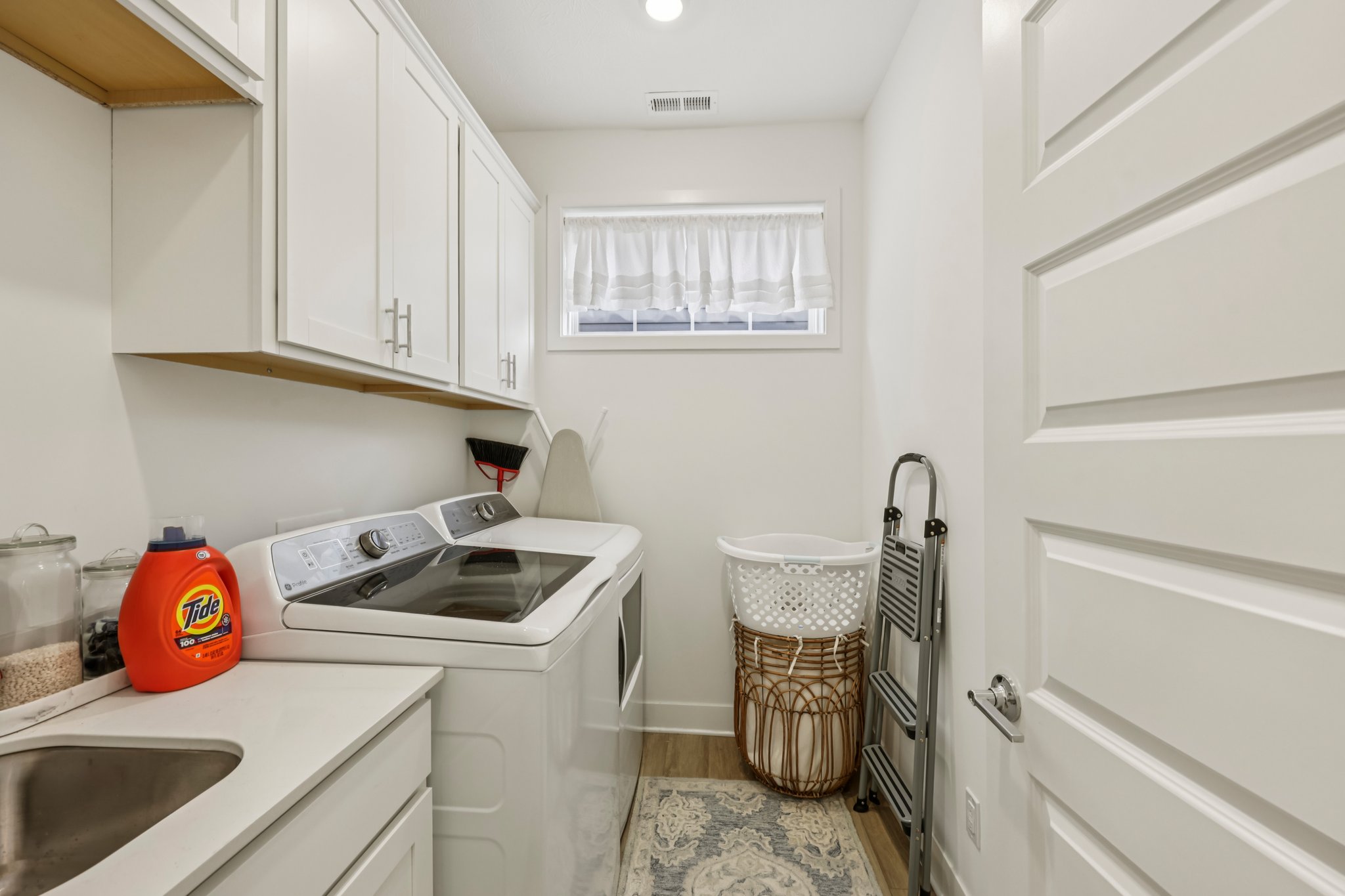 W 171st St-S2208-048.jpg