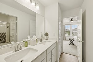 W 171st St-S2208-032.jpg