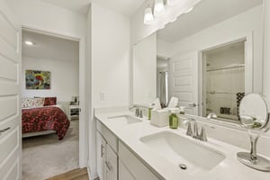 W 171st St-S2208-033.jpg