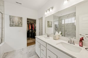 W 171st St-S2208-043.jpg