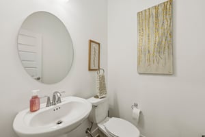 W 171st St-S2208-049.jpg