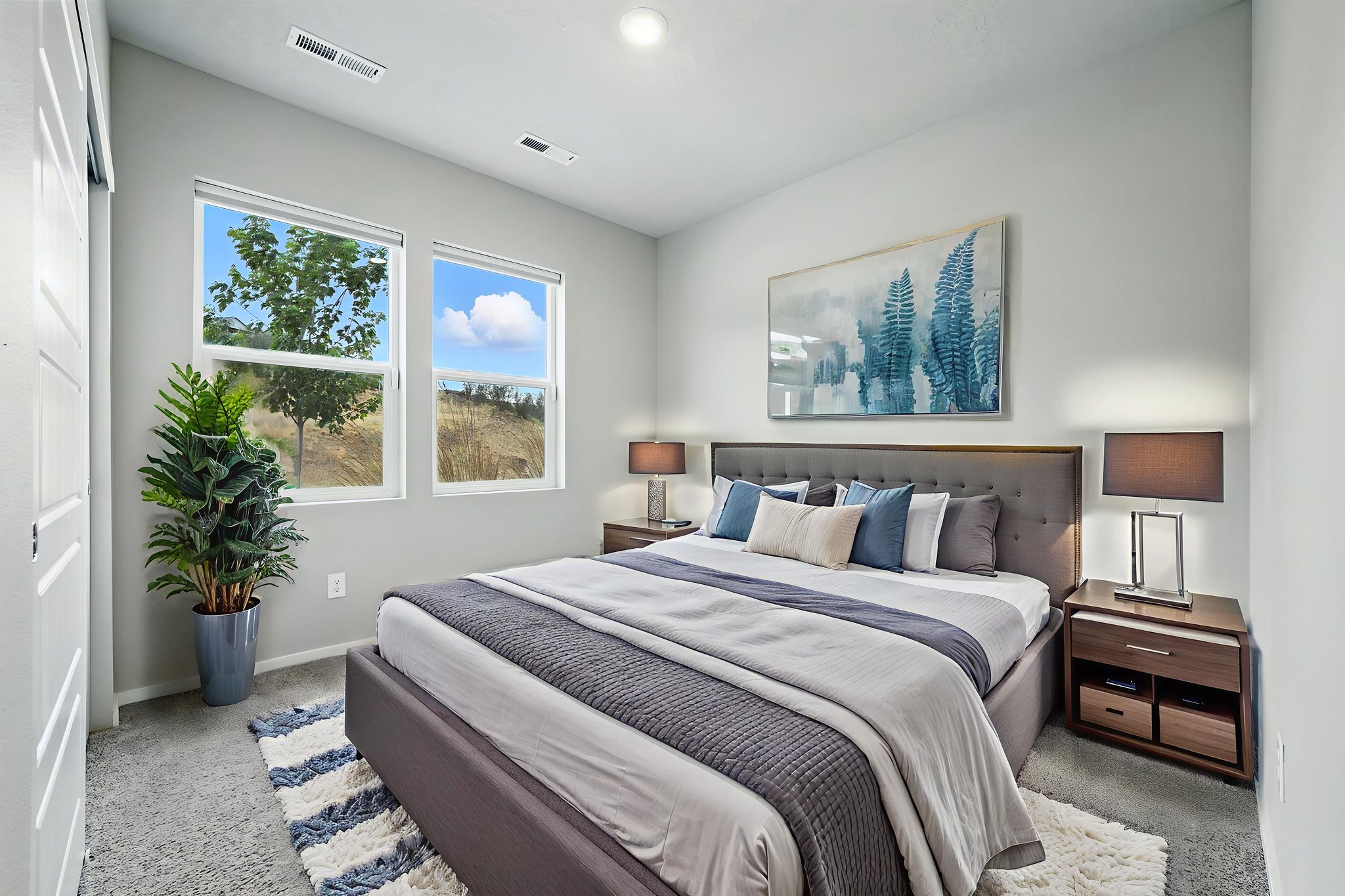 DSC09310-Edit virtually staged.jpeg