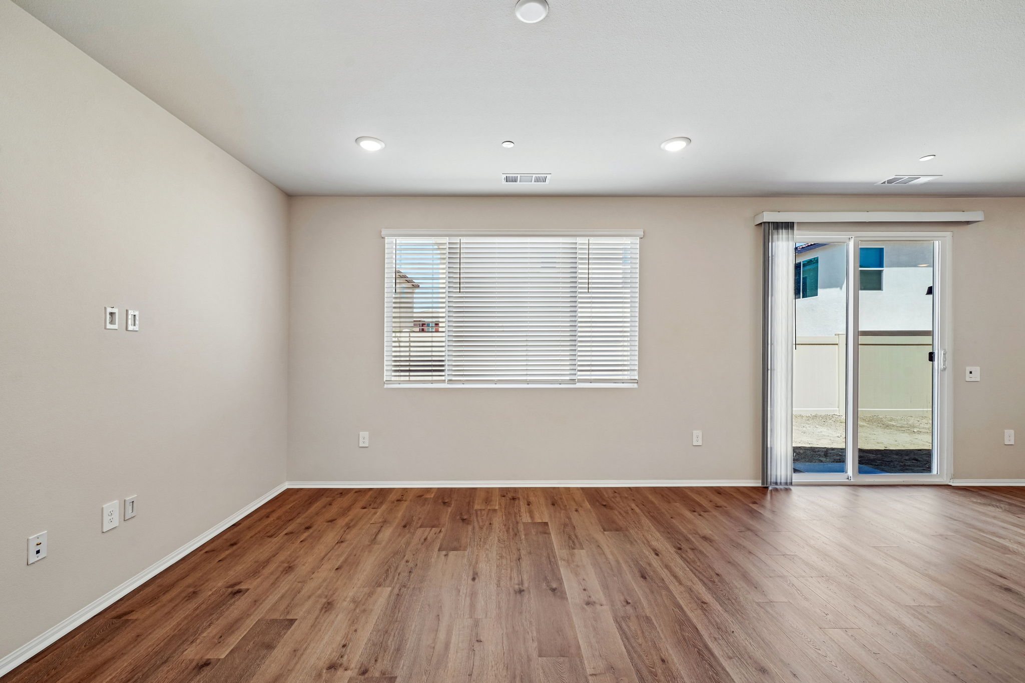 SoCal - Alder at Live Oak - 2063 Grapefruit St Redlands CA 92374 - 006