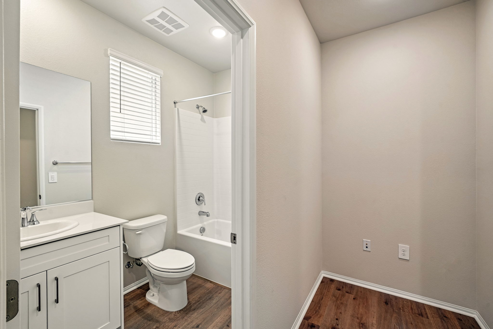 SoCal - Alder at Live Oak - 2063 Grapefruit St Redlands CA 92374 - 018