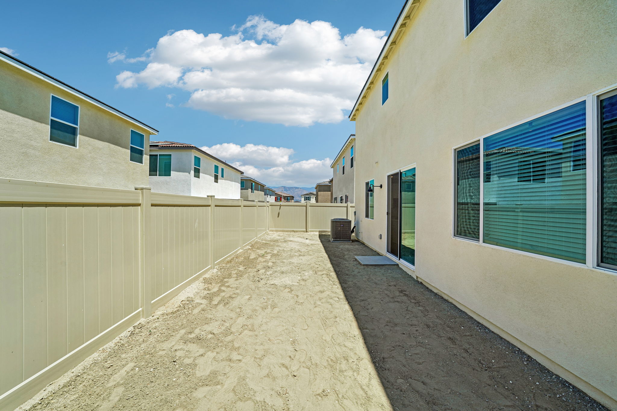 SoCal - Alder at Live Oak - 2063 Grapefruit St Redlands CA 92374 - 048