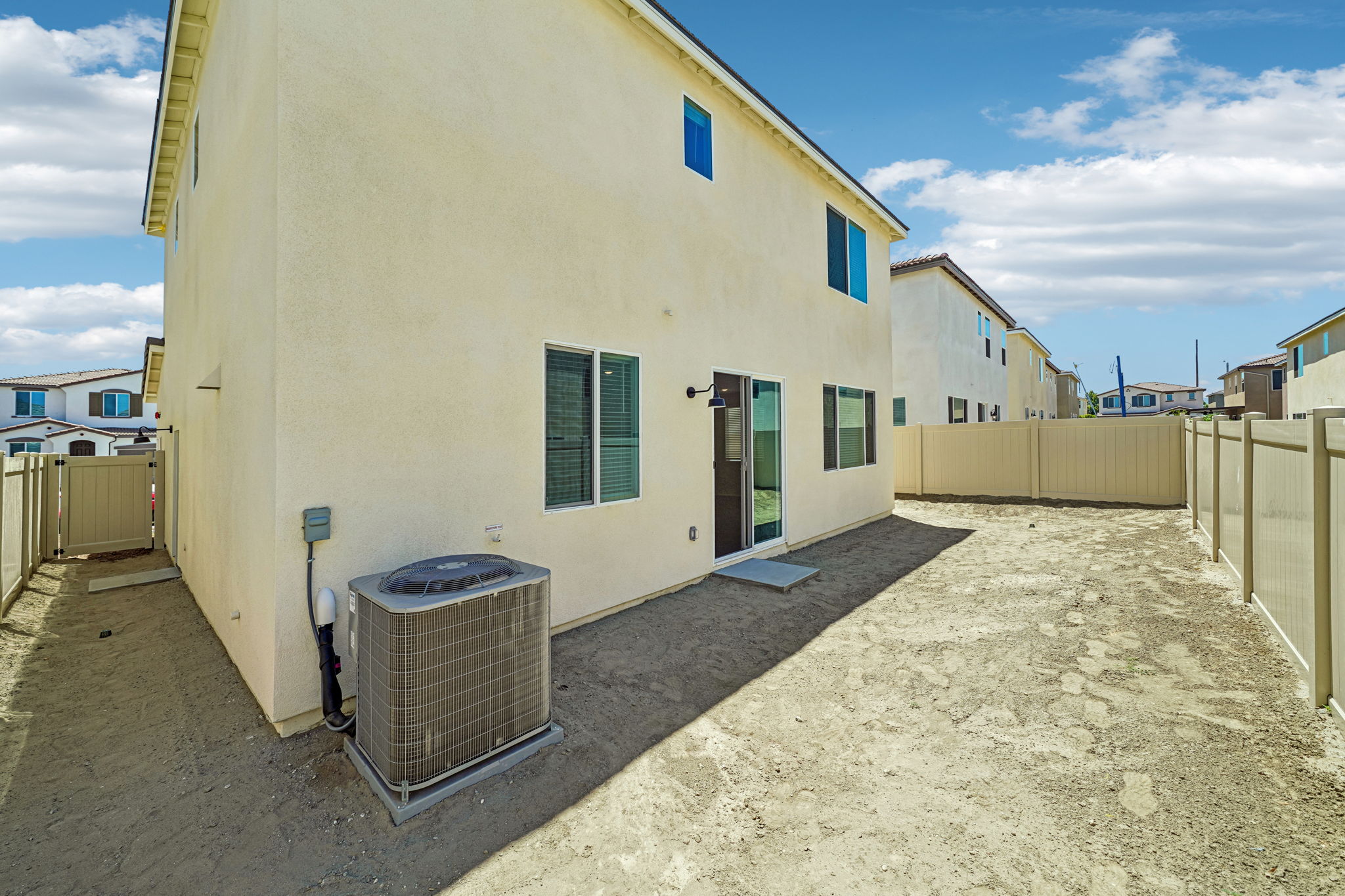 SoCal - Alder at Live Oak - 2063 Grapefruit St Redlands CA 92374 - 049