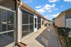 Courtyard Side Patio