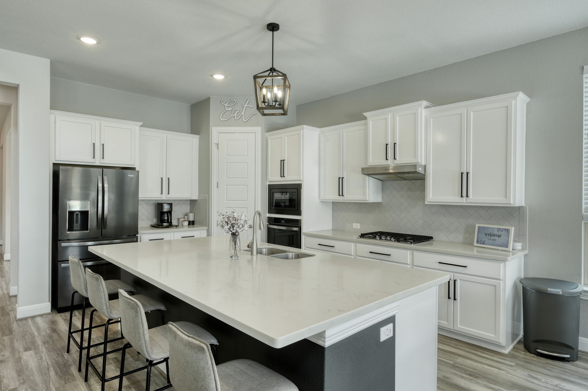 Kitchen/Breakfast Bar