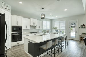 Kitchen/Breakfast Bar