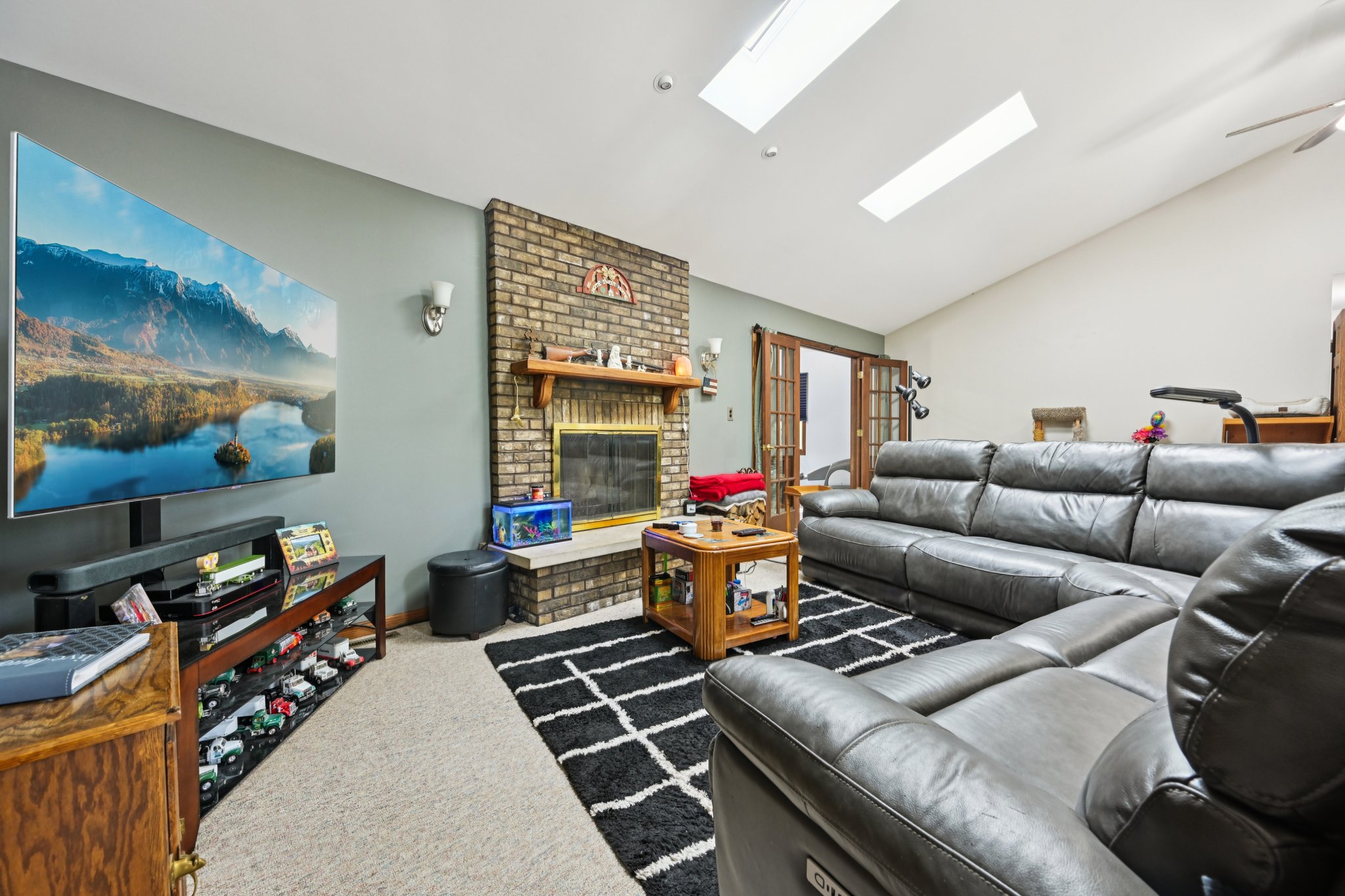 Ridgeview Dr-S0210-009.jpg