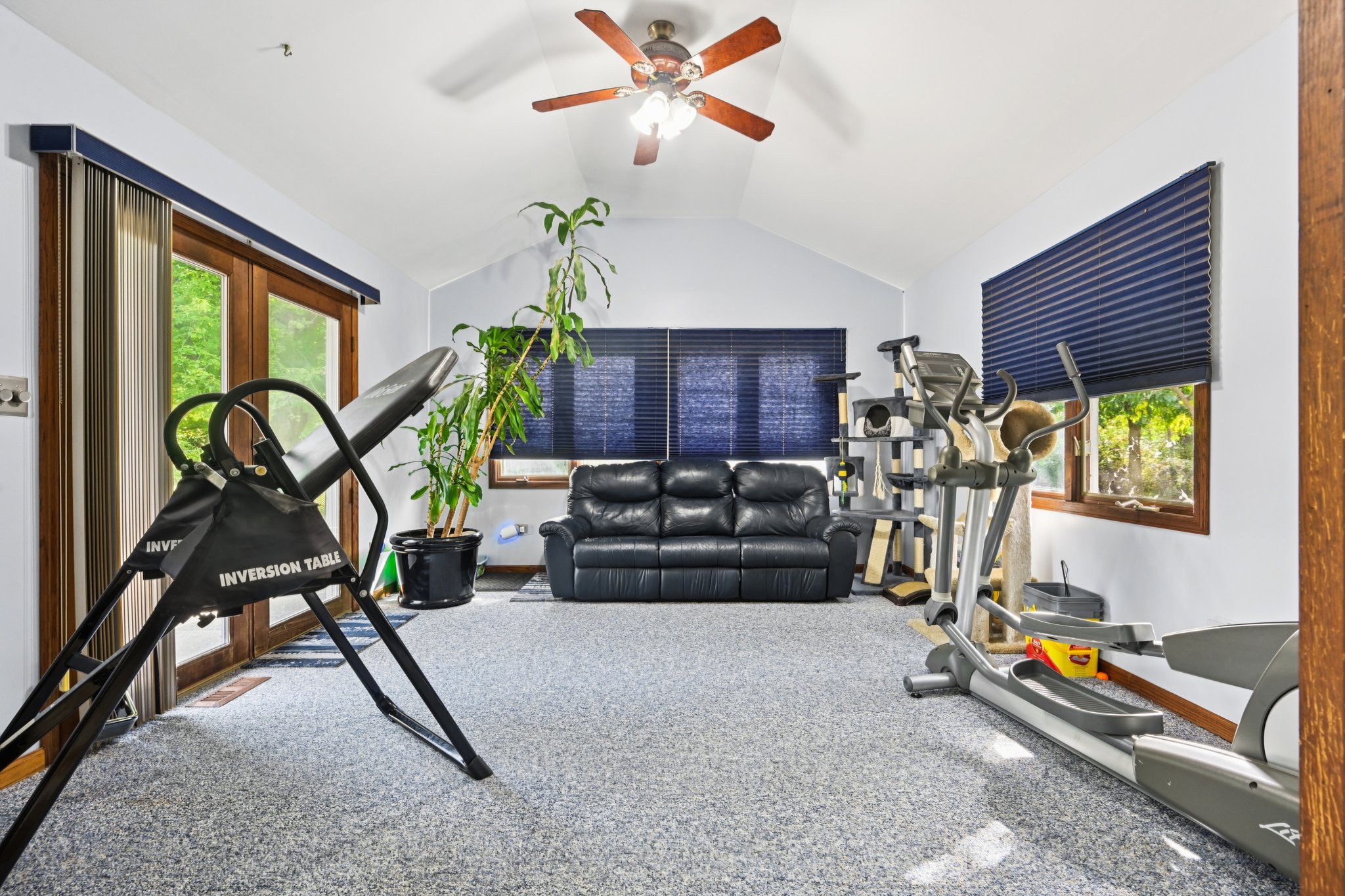 Ridgeview Dr-S0210-018.jpg