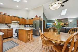Ridgeview Dr-S0210-014.jpg