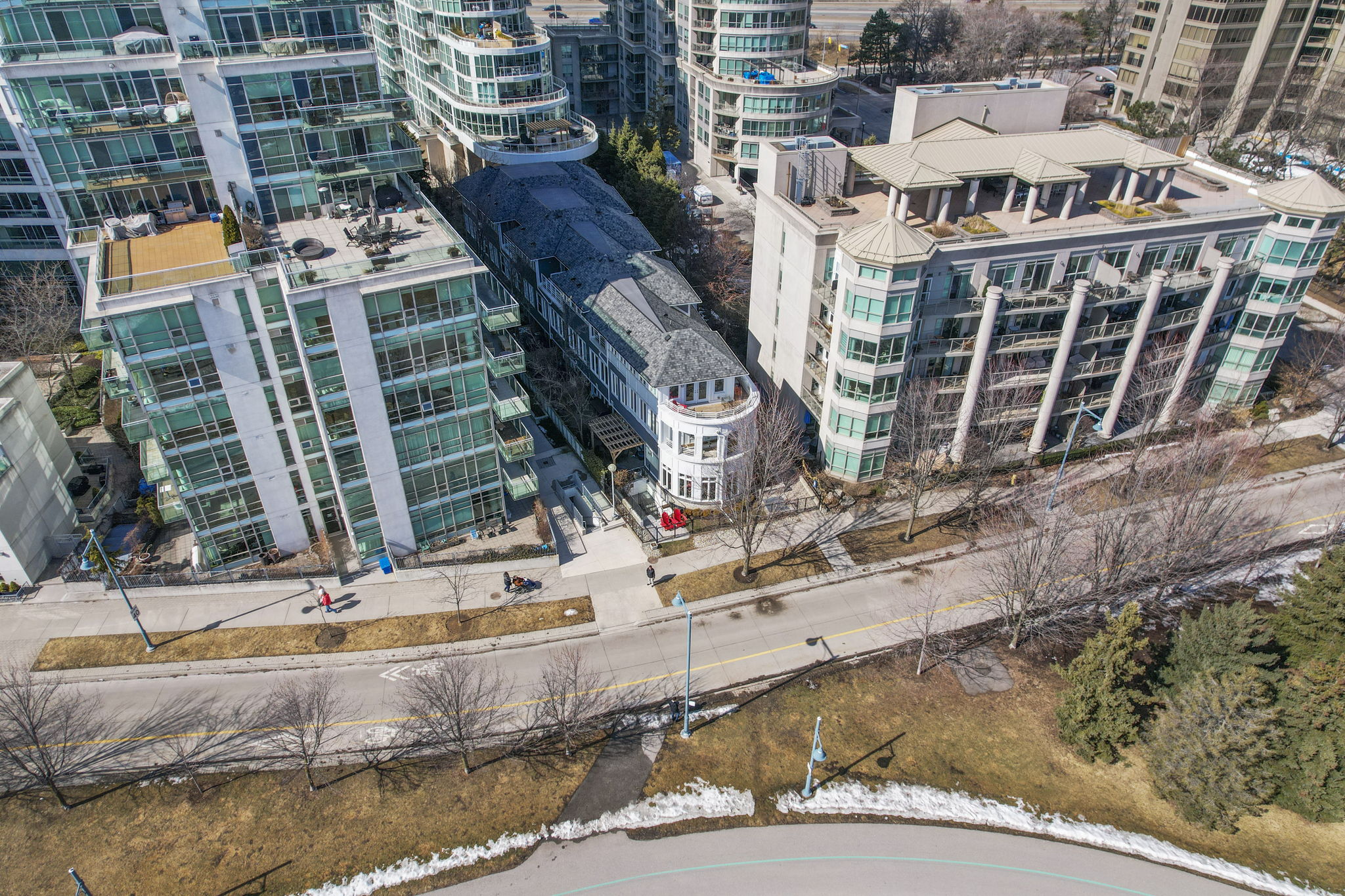 2067 Lakeshore Blvd. W TH 6 Toronto, ON