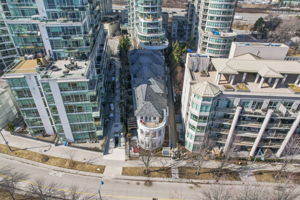2067 Lakeshore Blvd. W TH 6, Toronto ON