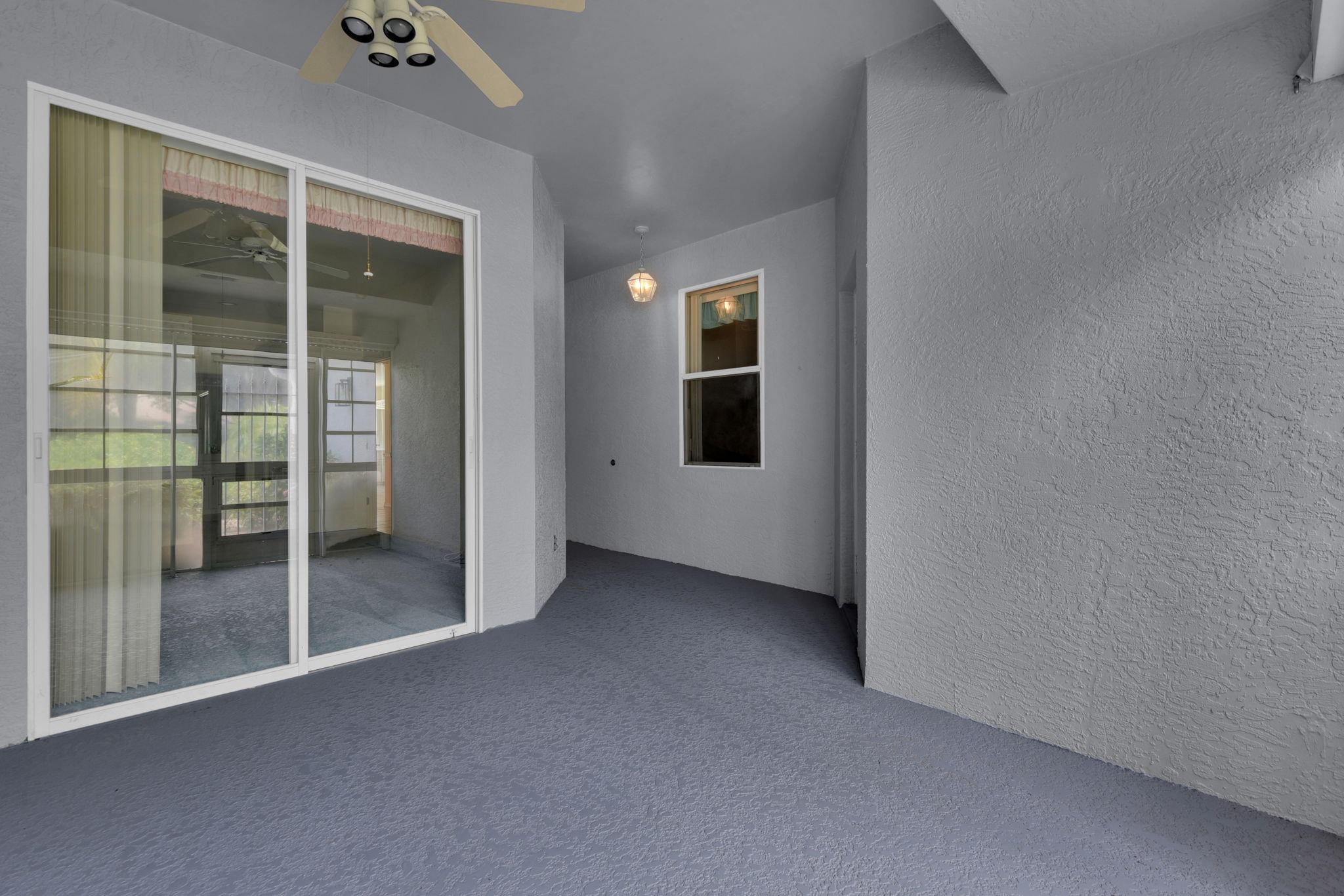 Spacious Sitting Area @ Front Entry