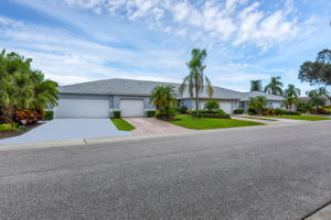 Attached Condo w/ 1-Car Garage
