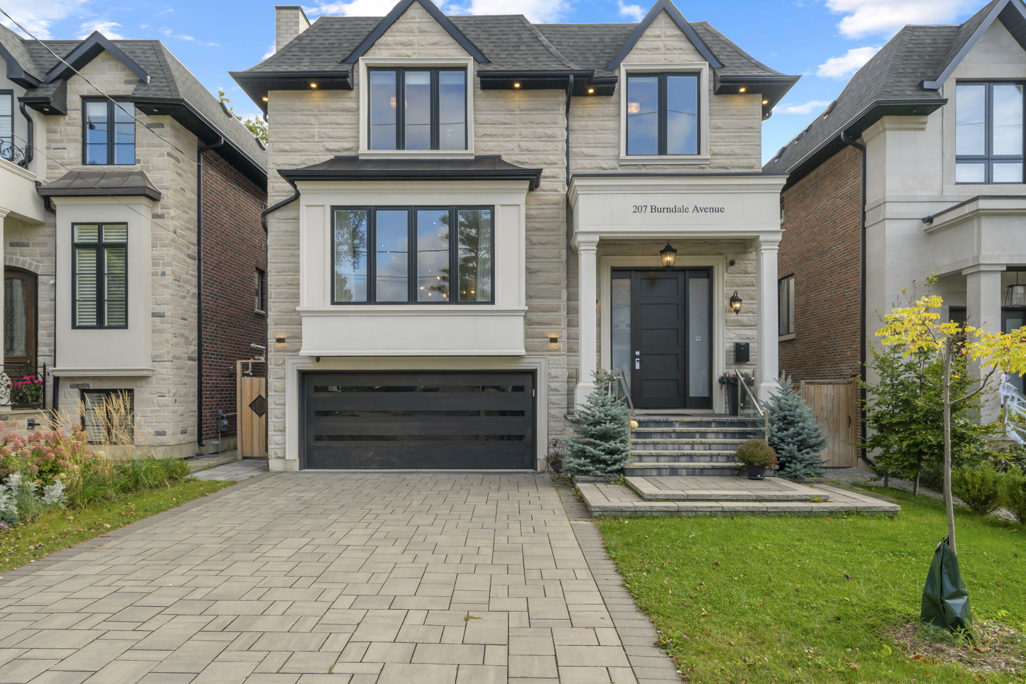 207 Burndale Ave Toronto, ON M2N 1T4