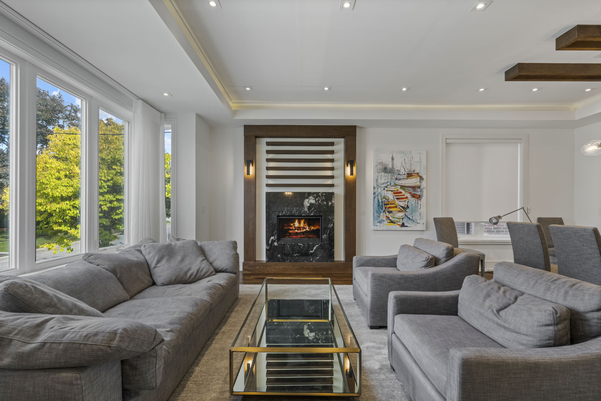 207 Burndale Ave Toronto, ON M2N 1T4
