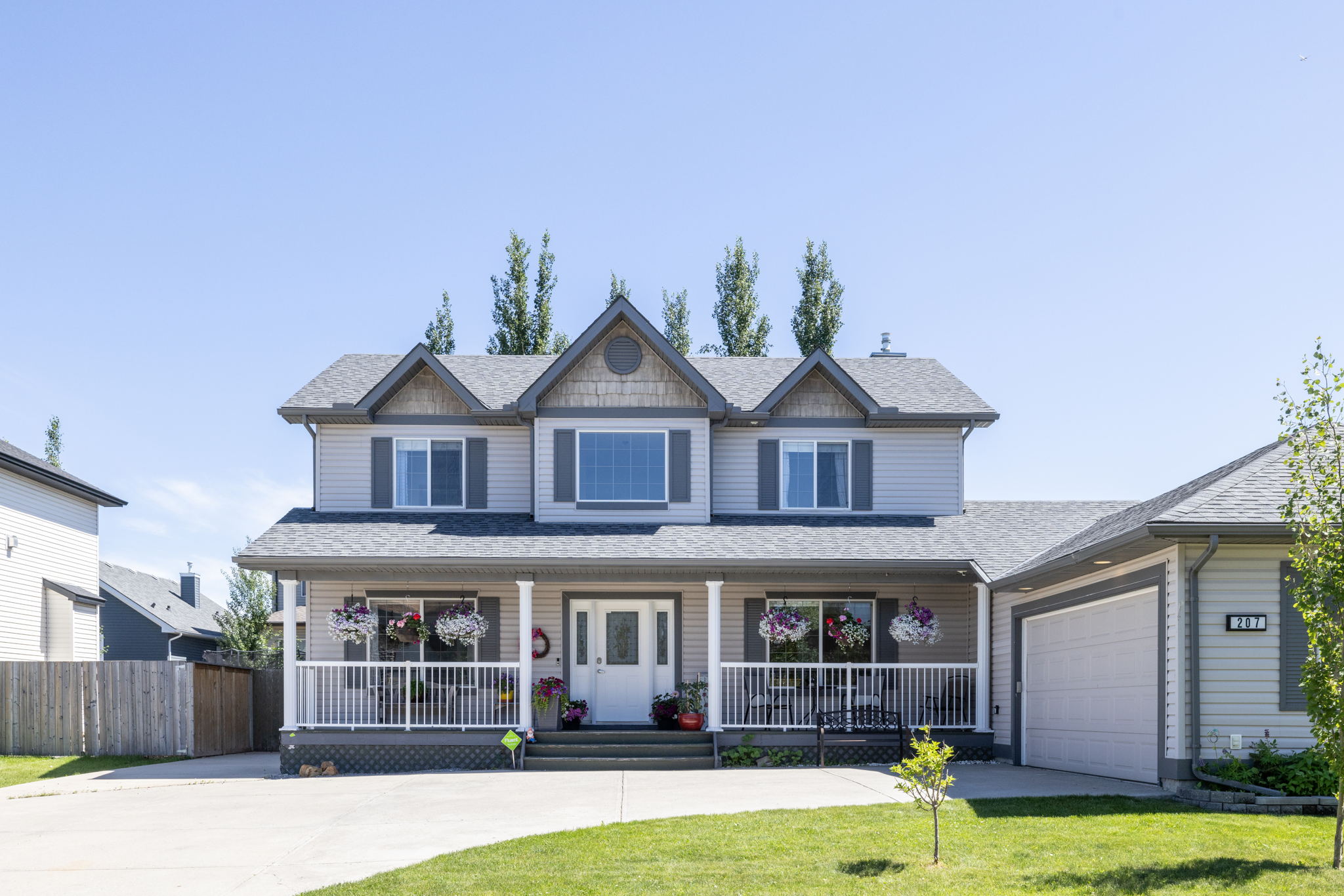 207 Canoe Dr SW, Airdrie, AB T4B 2N8, Canada Photo 2