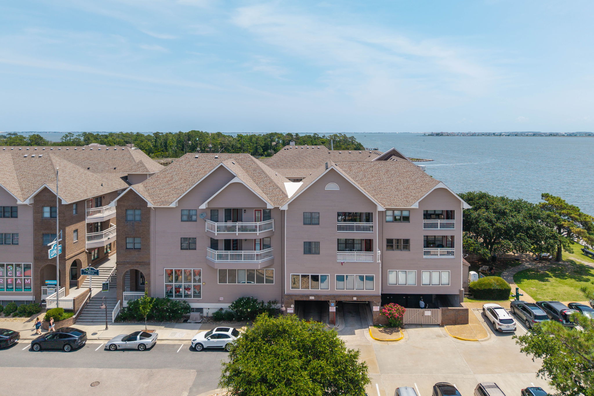 207-Queen-Elizabeth-Unit-6-Aerial-Location-V16