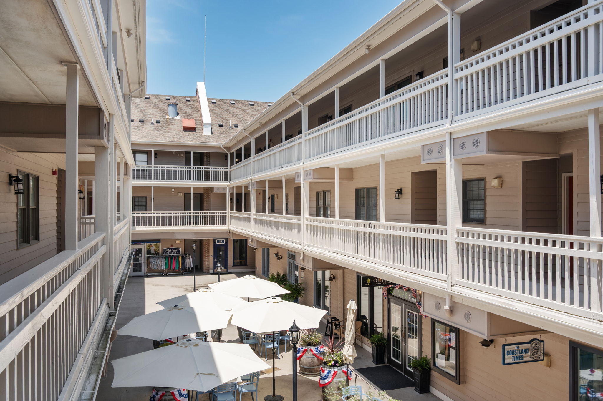 207-Queen-Elizabeth-Unit-6-Covered-Walkway