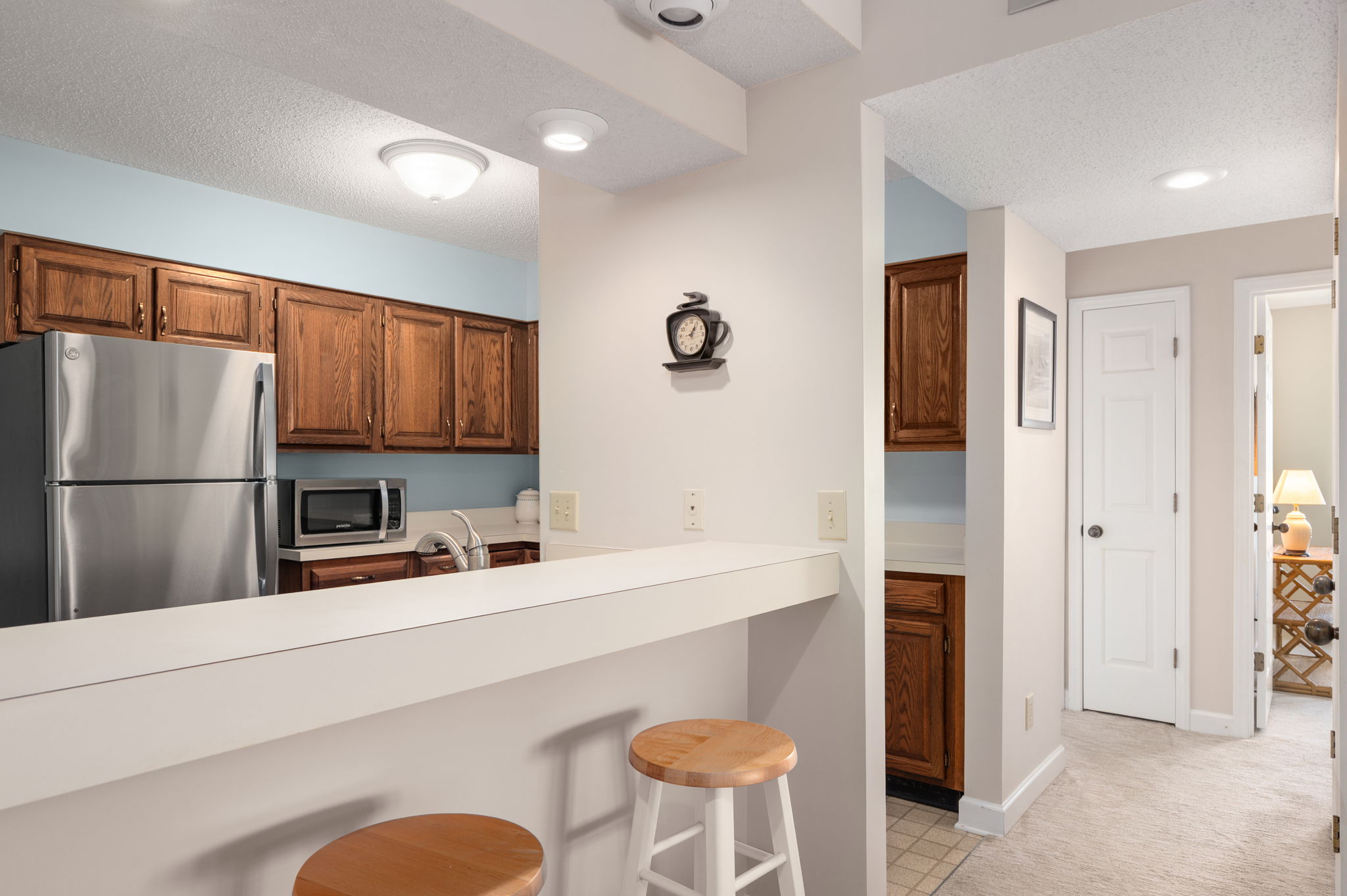 207-Queen-Elizabeth-Unit-6-Kitchen-V2