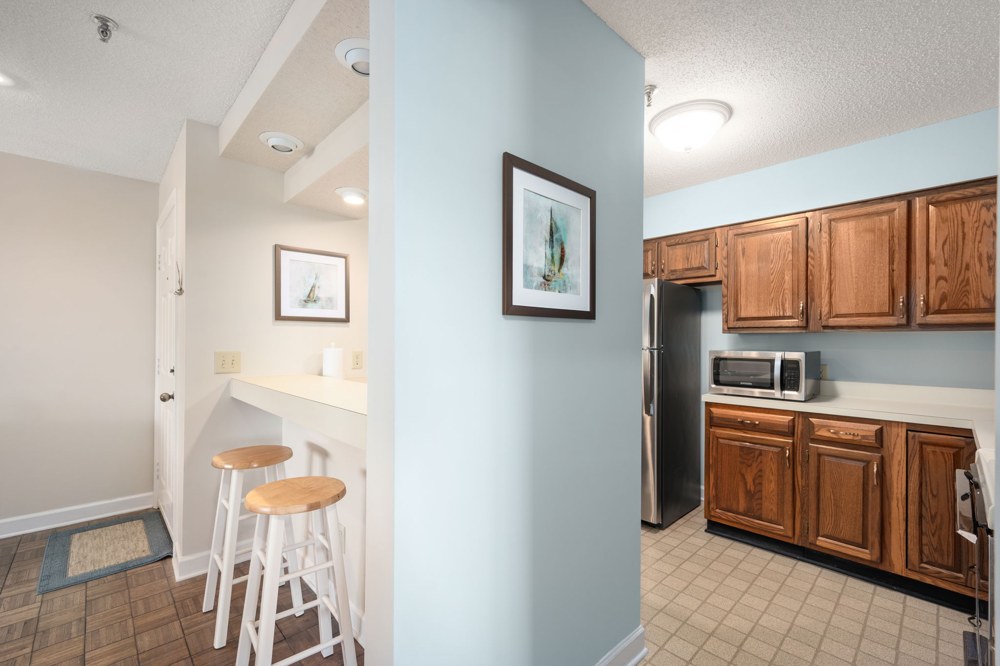 207-Queen-Elizabeth-Unit-6-Kitchen-V3
