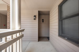 207-Queen-Elizabeth-Unit-6-Entry