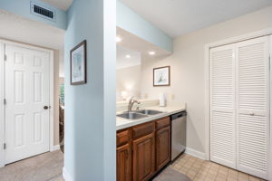 207-Queen-Elizabeth-Unit-6-Kitchen-V6