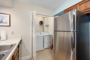 207-Queen-Elizabeth-Unit-6-Laundry