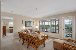 207-Queen-Elizabeth-Unit-6-Living