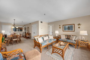 207-Queen-Elizabeth-Unit-6-Living-V4