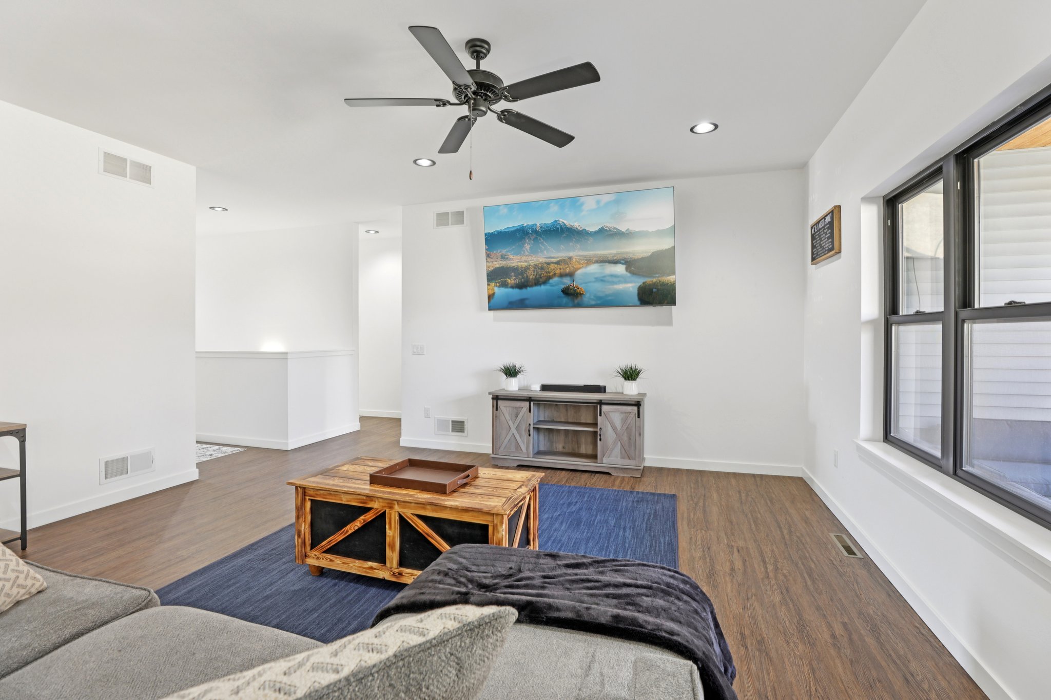 W Wilson St-S2402-008.jpg