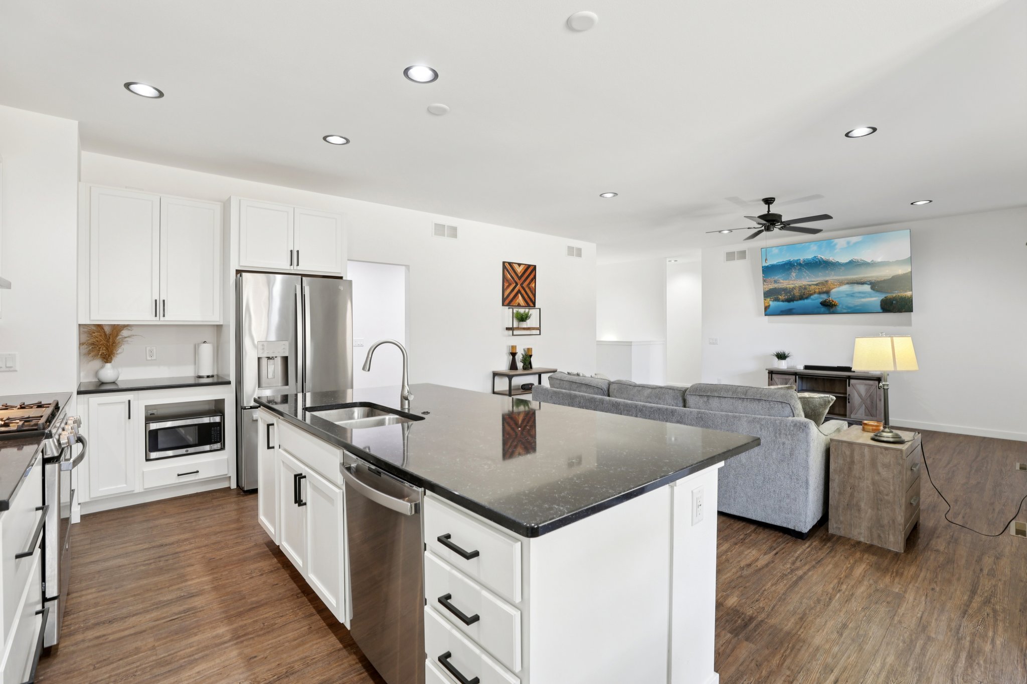 W Wilson St-S2402-014.jpg