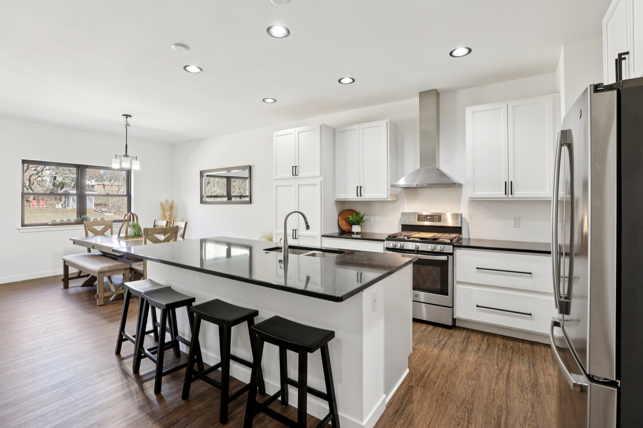 W Wilson St-S2402-015.jpg