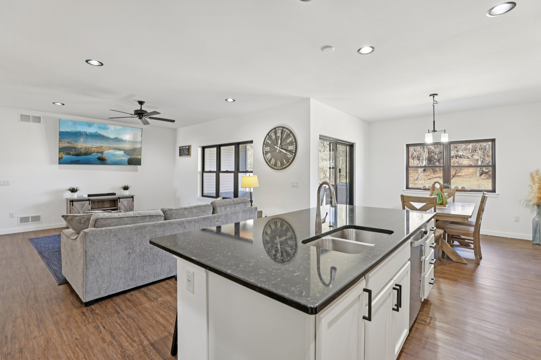 W Wilson St-S2402-016.jpg