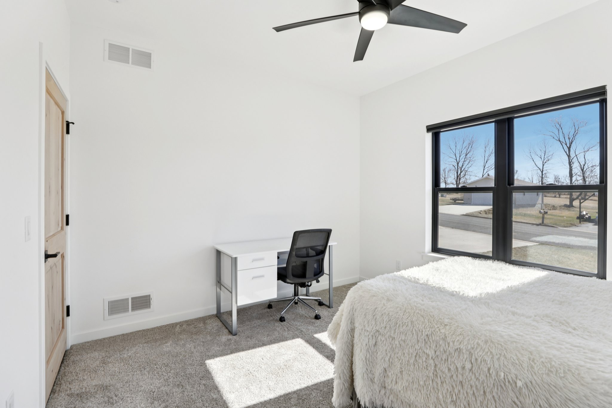 W Wilson St-S2402-017.jpg