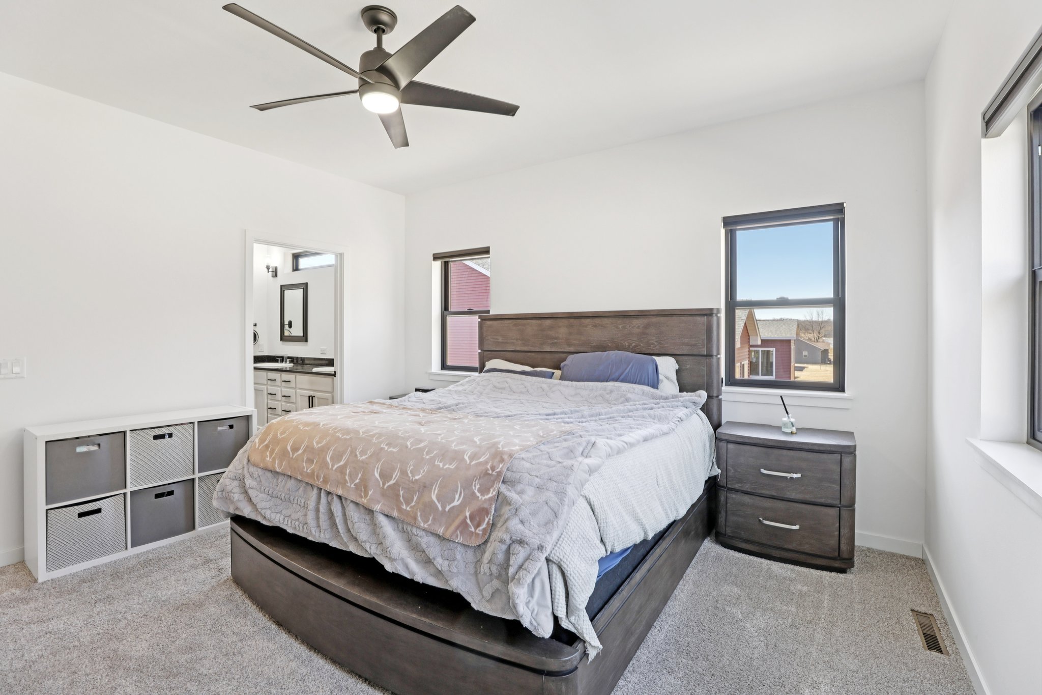 W Wilson St-S2402-028.jpg