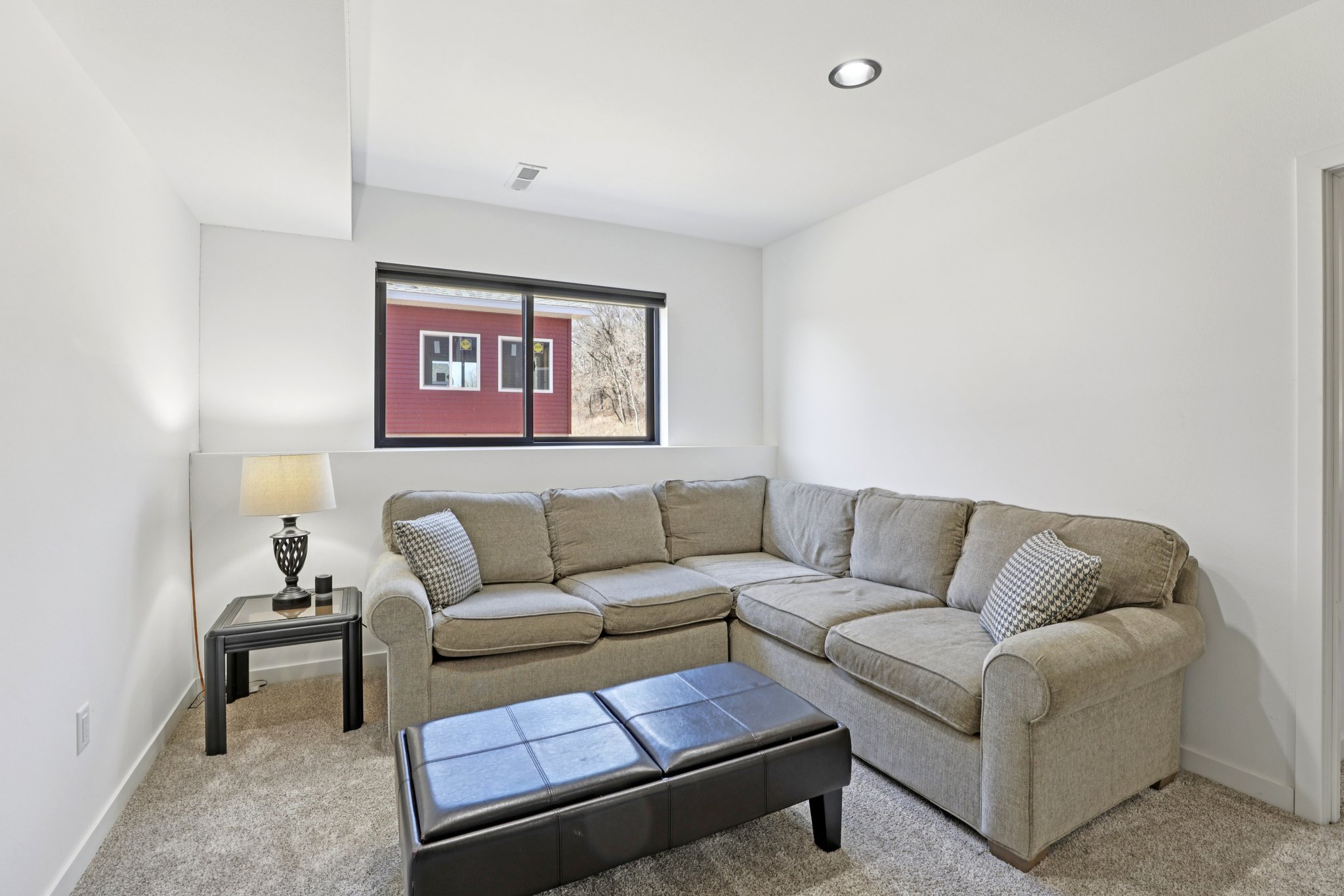 W Wilson St-S2402-043.jpg