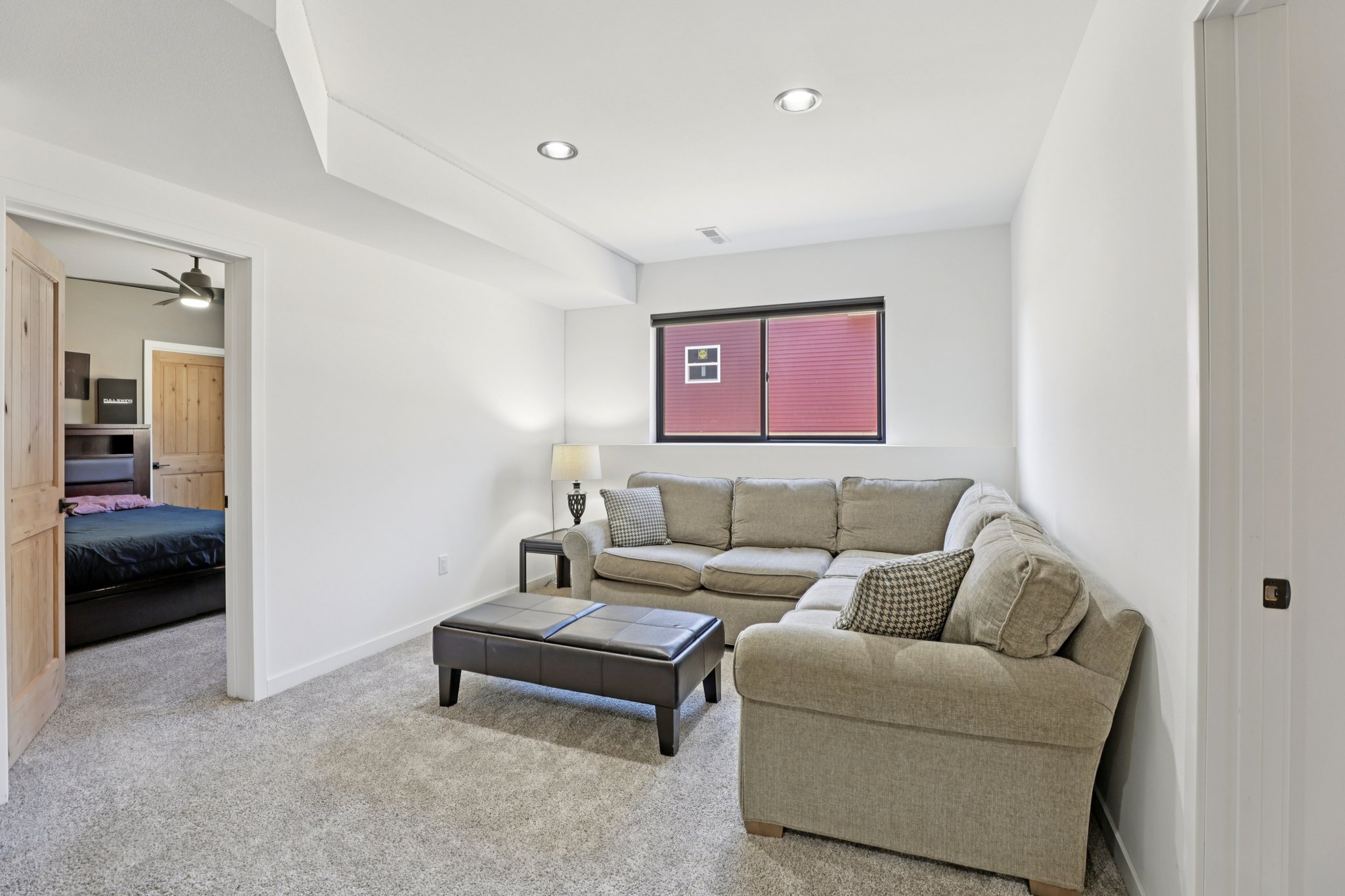 W Wilson St-S2402-044.jpg