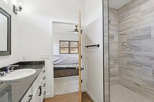 W Wilson St-S2402-024.jpg