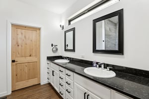 W Wilson St-S2402-026.jpg