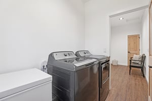 W Wilson St-S2402-030.jpg