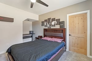 W Wilson St-S2402-039.jpg