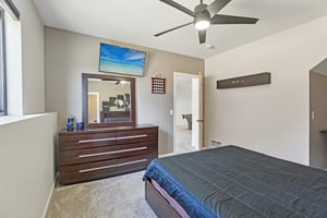 W Wilson St-S2402-040.jpg