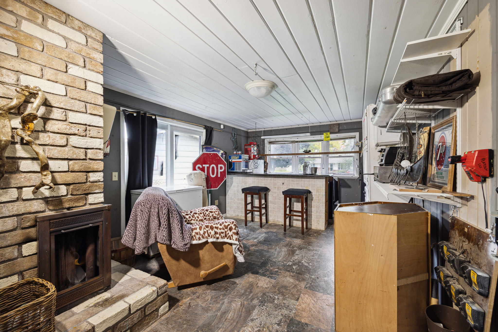 13_Interior