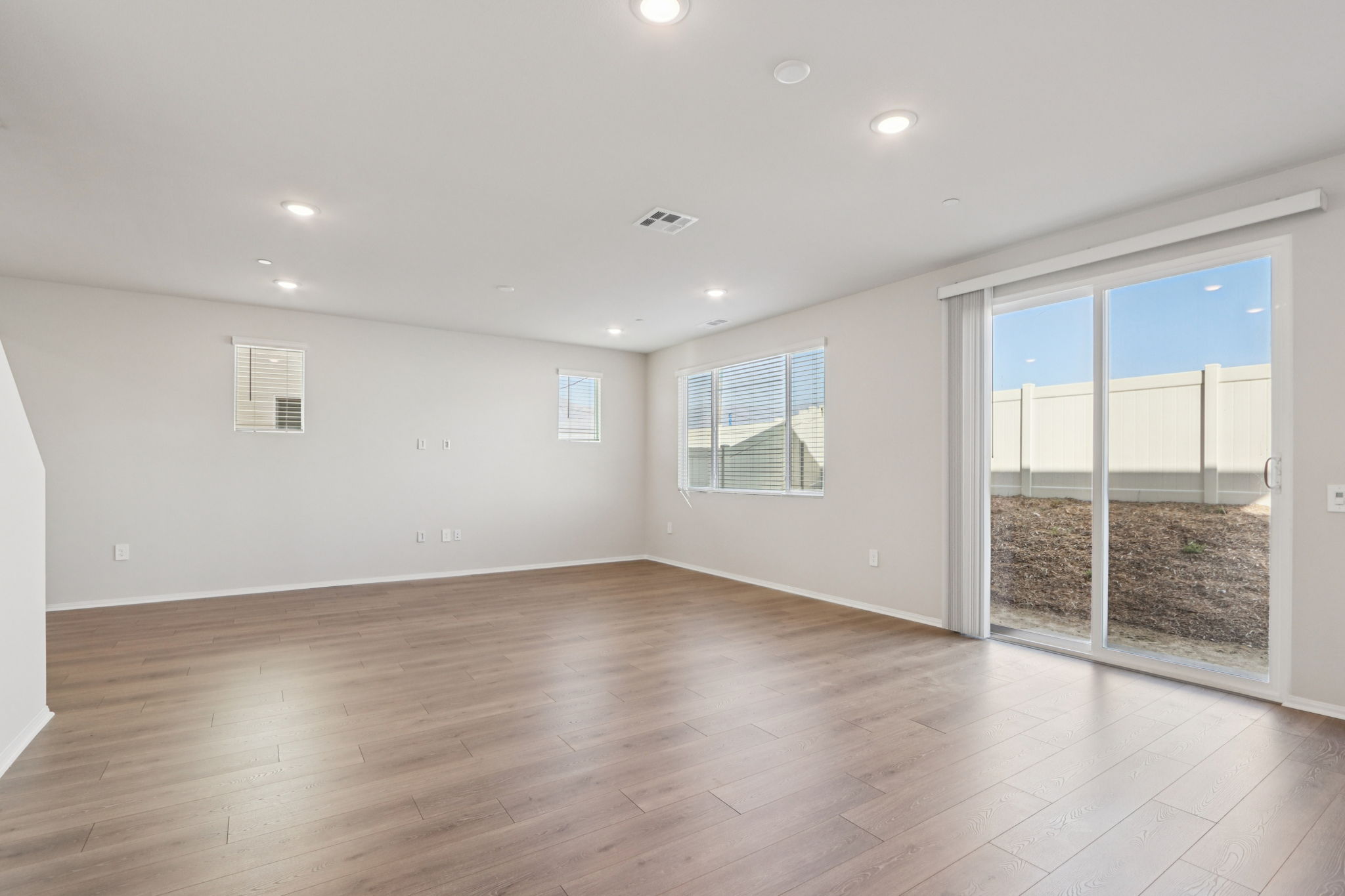 So Cal - Willow at Live Oak - 2070 Meyer Ln Redlands CA 92374 - 009