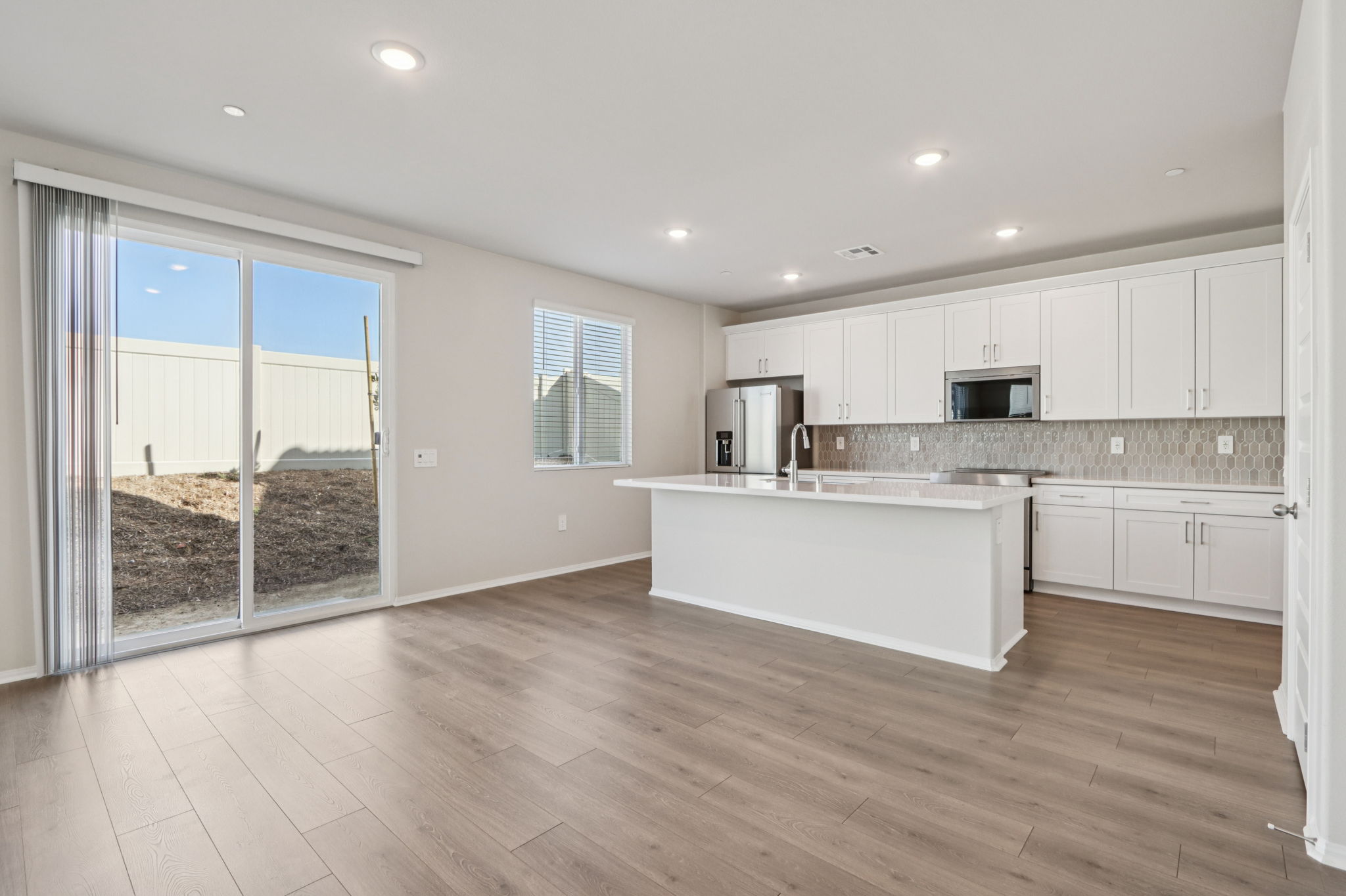 So Cal - Willow at Live Oak - 2070 Meyer Ln Redlands CA 92374 - 010
