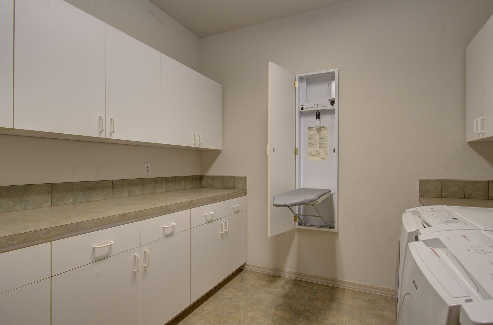 03 laundry room2