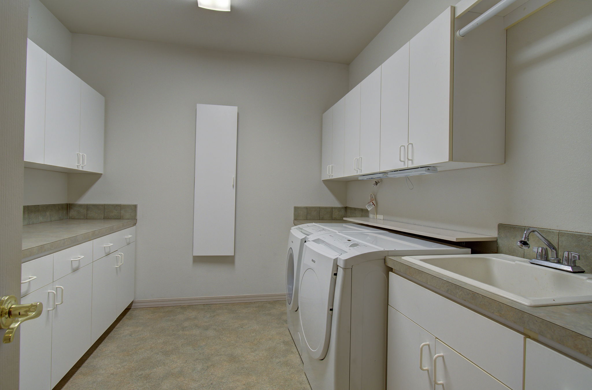 03 laundry room
